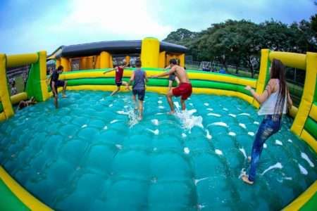 Férias no Parque Villa-Lobos: o maior tobogã inflável do Brasil!